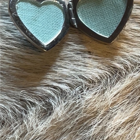 Heart locket on 20” chain - Picture 5 of 5